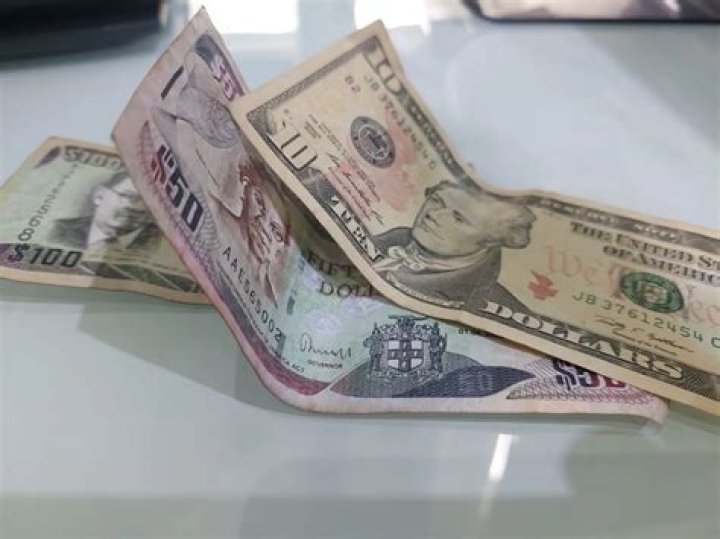 Can you use US dollars in Ecuador?