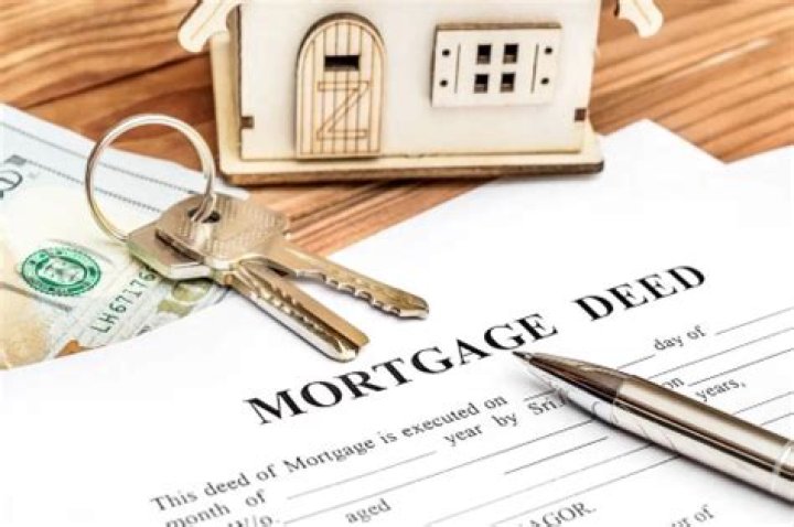 Can your name be on a mortgage but not on the deed?