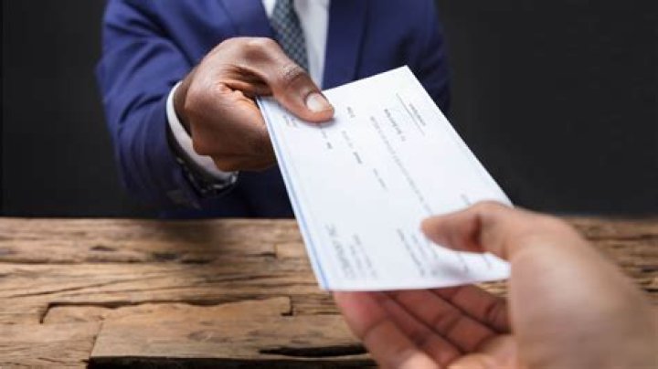 How do you cash out a paycheck?