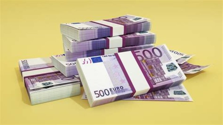 How much is a stack of 500 euros?