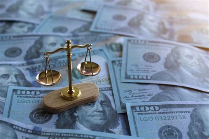 Is it illegal to offer a discount for cash?