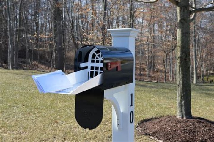 Is putting notes in mailboxes illegal?