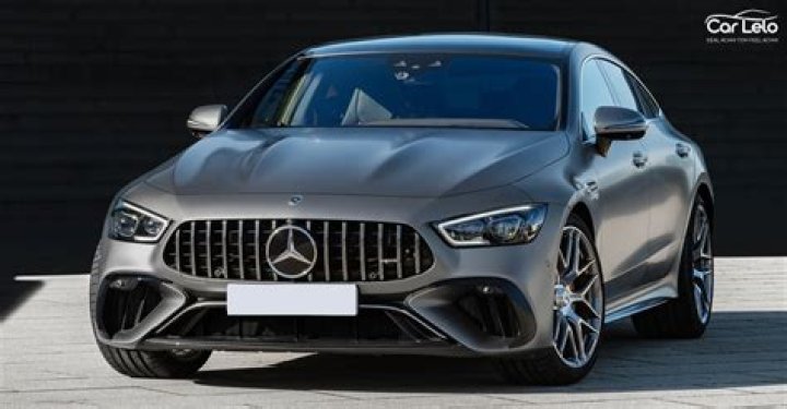 What credit score does Mercedes-Benz look at?