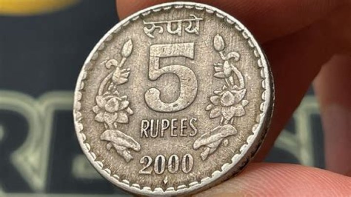 What is a one rupee coin made up of?