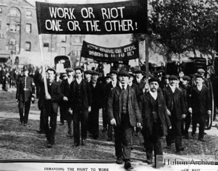 When was the first labor union formed?